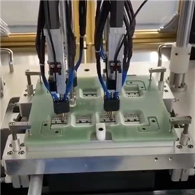 Plastic automotive parts riveting